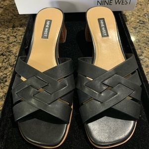 Nine West Garnet leather mule with box